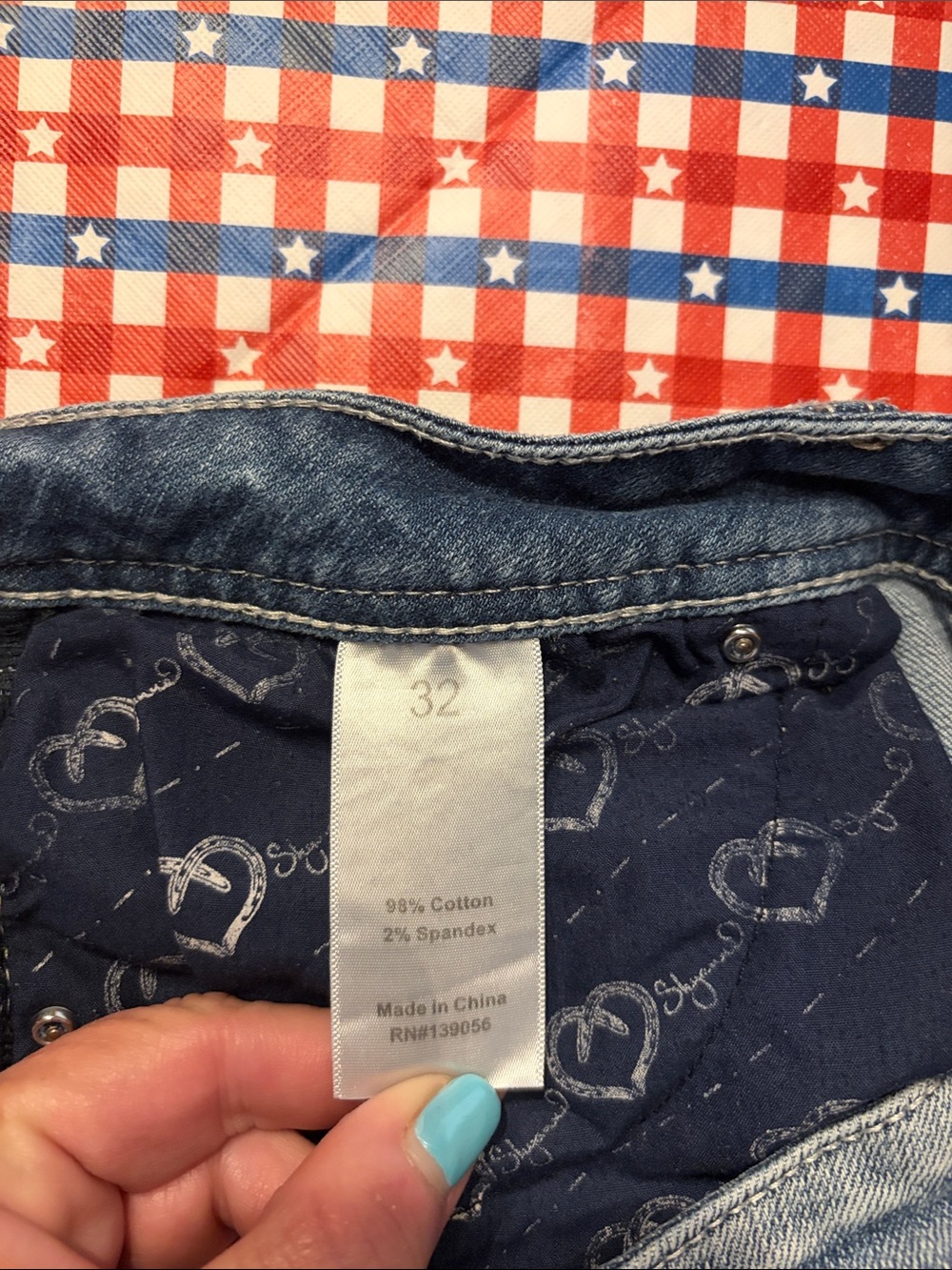 Women’s Super Cute Size 32 Shyanne denim shorts - Picture 2 of 10